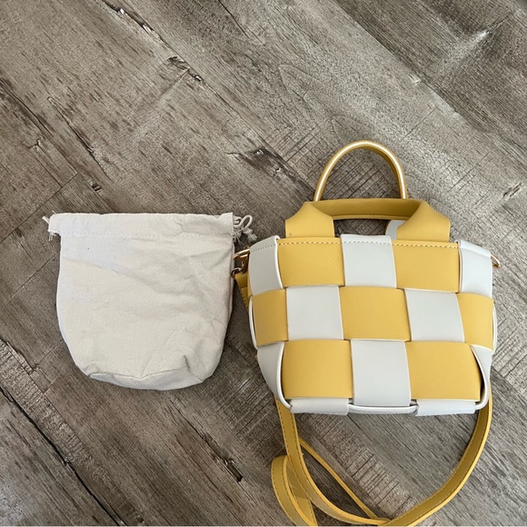 Woven basket style bucket bag - Picture 5 of 5